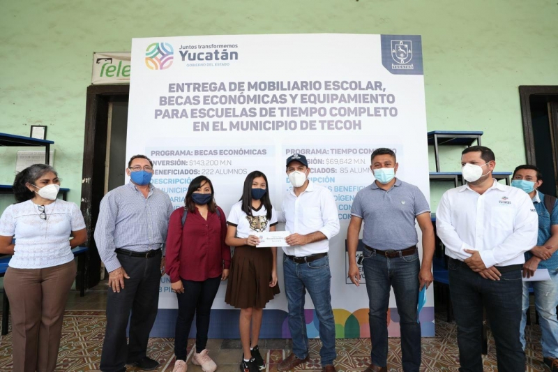 Estudiantes de primaria del municipio de Tecoh reciben chamarras