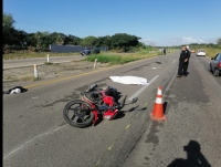 Un muerto y un lesionado en siniestro vial en la Mérida-Cancún
