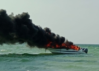 Arde embarcaci&oacute;n en Yucaltep&eacute;n