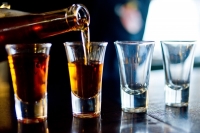 Excesos en diciembre, umbral al alcoholismo: CIJ