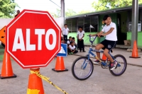 Enseñan a alumnado de educación básica a respetar señales de tránsito