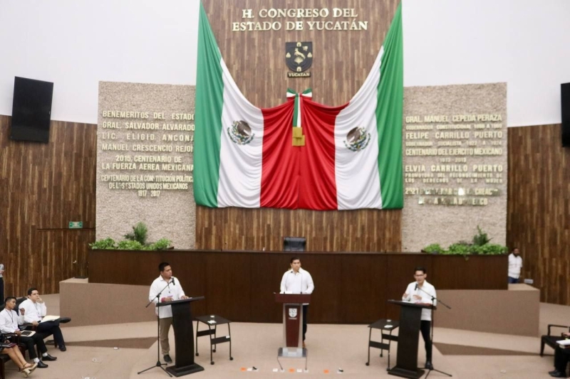 Debaten universitarios en el Congreso local