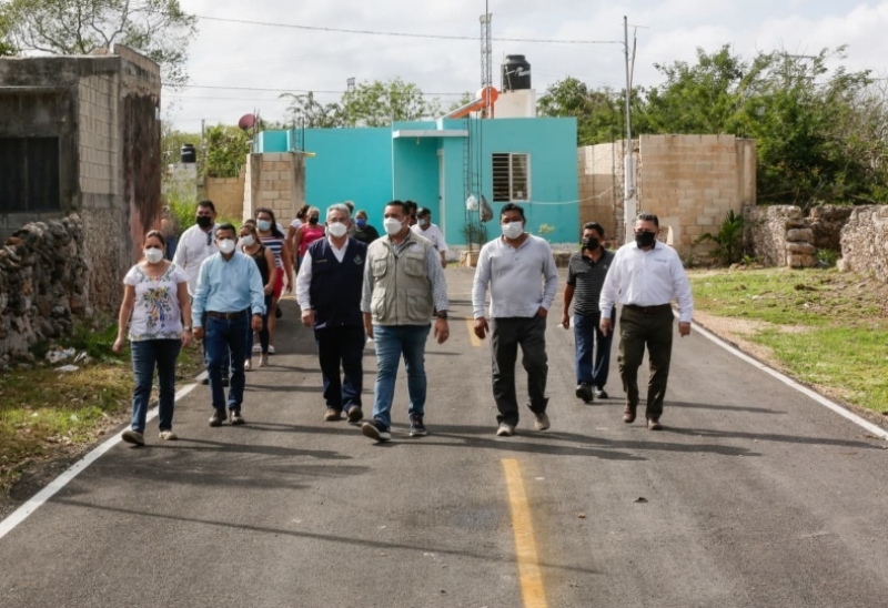 Supervisa alcalde  trabajos de repavimentación en Chablekal