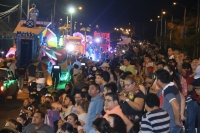 Desfile de Corso reúne a miles en Plaza Carnaval
