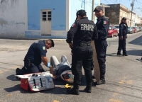 Choque deja a motociclista lesionado