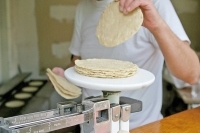 Aumentaría precio de la tortilla hasta dos pesos por kilo