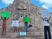 Científicos protestan en el Monumento a la Patria