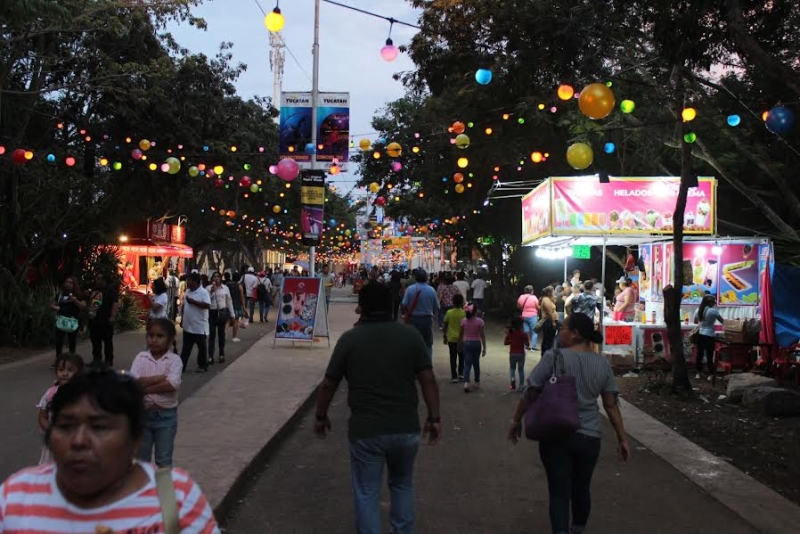 Cierra con éxito segunda semana de la Feria Xmatkuil