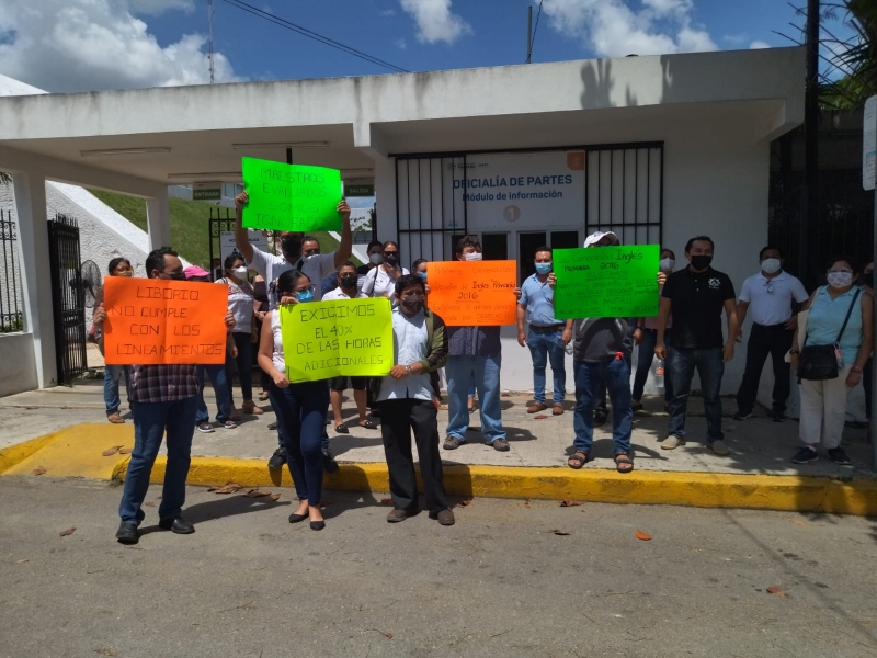 Maestros yucatecos protestan en la Segey