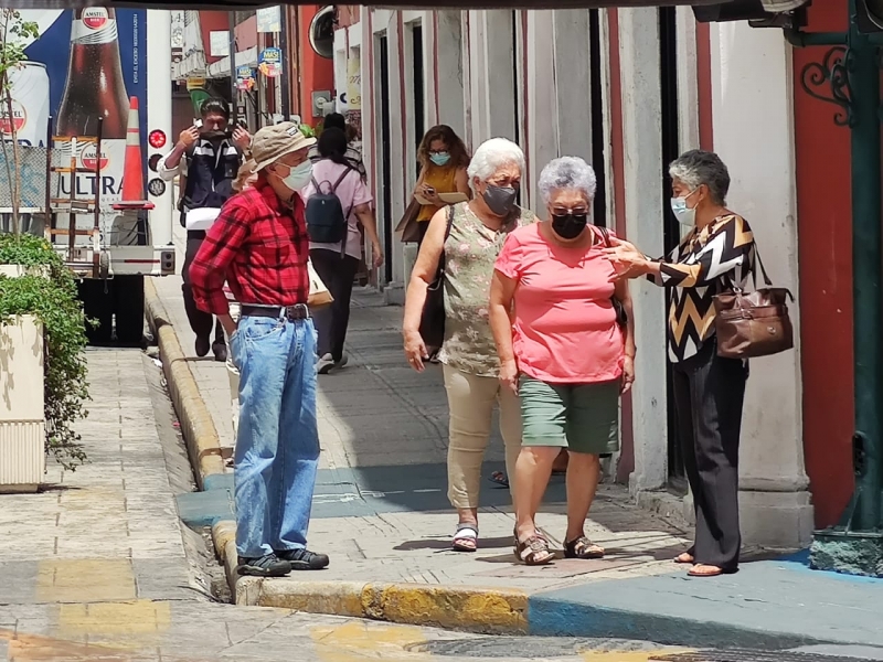 Disminuyen decesos, contagios y encamados de Covid-19 en Yucatán