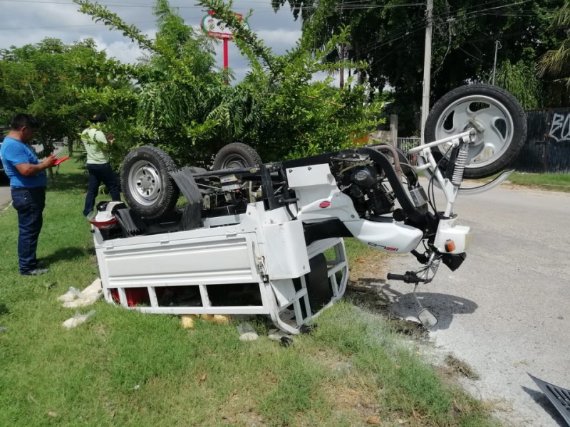 Siniestro vial en la colonia Miraflores deja dos heridos