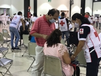 Voluntarios de Cruz Roja Mexicana apoyan vacunación contra Covid-19