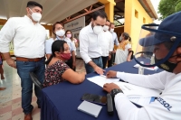 Vila y Renan apoyan a familias de comisarías meridanas con alimentos