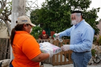 Renán Barrera supervisa la entrega de apoyos alimentarios en comisarías