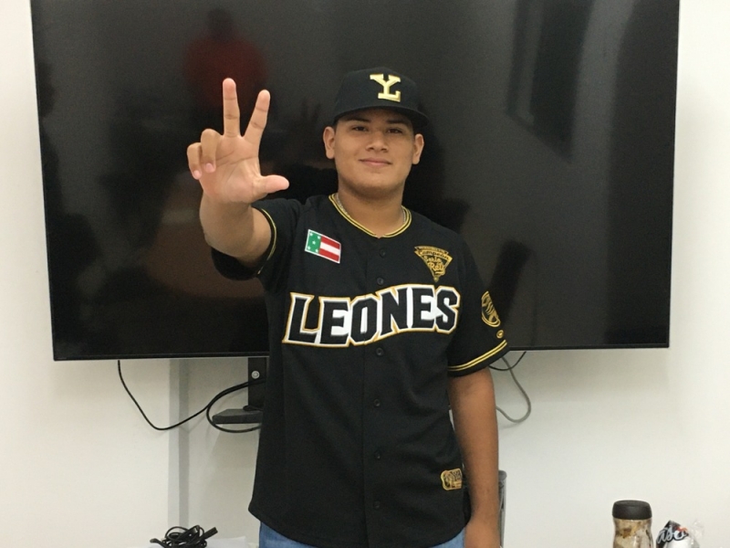 Leones firma a prospecto yucateco