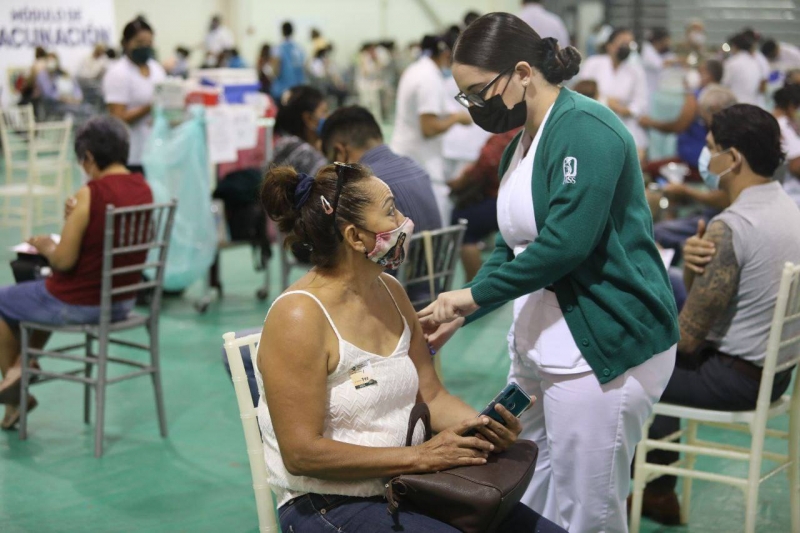 Reanudan vacunación contra Covid-19 en Mérida