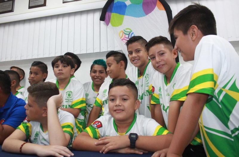 Viajan yucatecos al Campeonato Nacional de Fútbol en Campeche