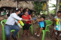 Mauricio Vila lleva apoyos a pacientes con cáncer