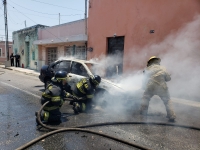 Vehículo se incendia en Centro de Mérida