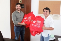 Enrique Febles apoya a jóvenes universitarios
