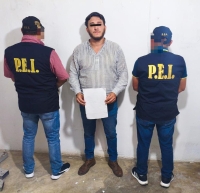 Mujer lleva su auto a taller y se lo roban