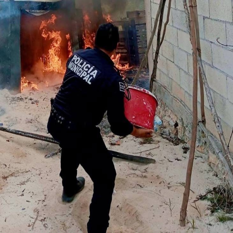 A cubetazos sofocan incendio en Chelem