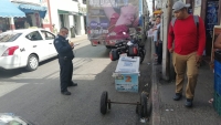 Autobús de la ACY atropella carro de paletas en el Centro