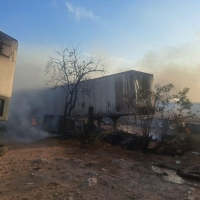 Incendio forestal se propaga a camiones en fraccionamiento Bicentenario