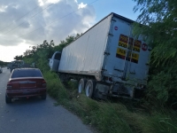 Trailer sufre siniestro vial en el Periférico de Mérida