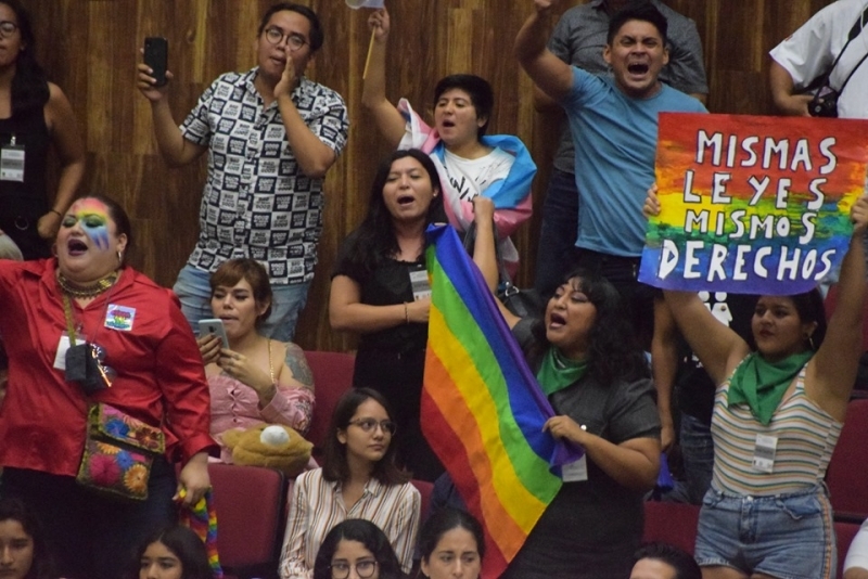Estudia SCJN atraer amparos por matrimonio igualitario: activistas