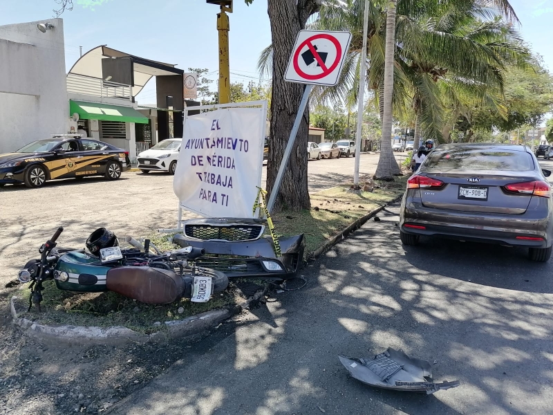 Motociclista se vuela luz amarilla y es atropellado