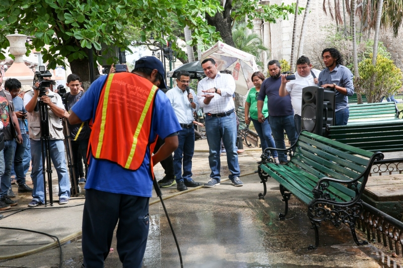 Renán Barrera supervisa limpieza del Centro Histórico