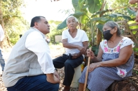 Renán supervisa obras en la colonia Manuel Crescencio Rejón