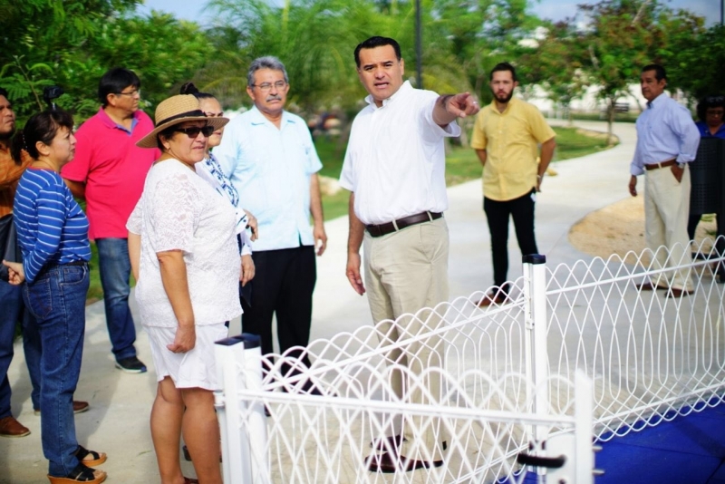 Renán Barrera supervisa obras en parque Paraíso Maya