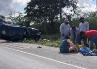 Volcadura en la Mérida-Progreso deja dos lesionadas
