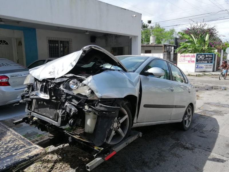 Daños materiales deja siniestro vial en Francisco de Montejo