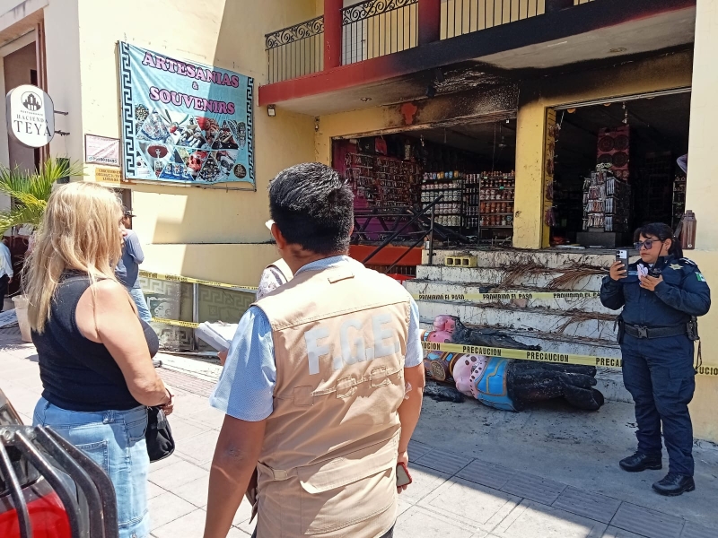 Tienda de artesanías sufre incendio