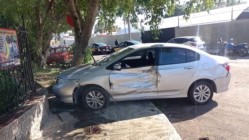 Lo deslumbra el Sol y choca al Norte de Mérida 