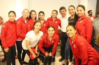 Arriba selección de natación artística a campamento