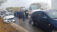 "Carambola" en periférico deja dos personas lesionadas 