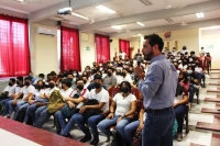 Raúl Paz escucha propuestas de estudiantes del Cbtis 120