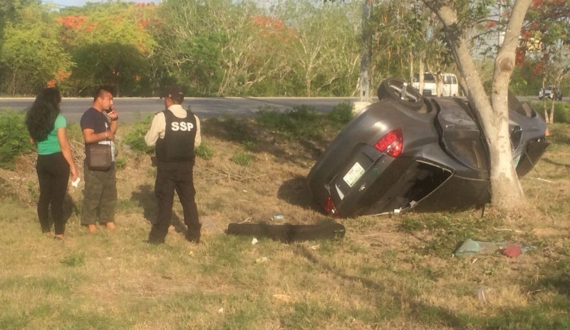 Conductor ebrio causa aparatoso accidente