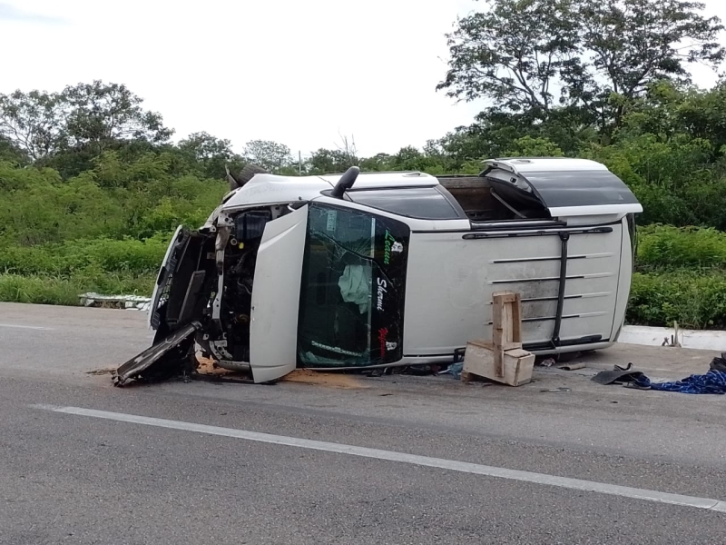 Volcadura en la Mérida-Acanceh deja seis lesionados