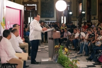 Llama gobernador a respetar el ejercicio periodístico