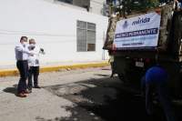 Supervisan labores de bacheo en colonia García Ginerés