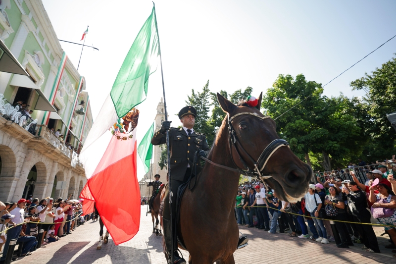 Encabeza Huacho el desfile cívico-militar