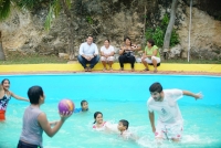 Alcalde supervisa labores de mantenimiento en las piscinas del Acuaparque