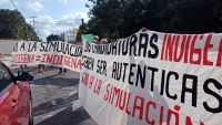 Protestan ante el INE representantes indígenas