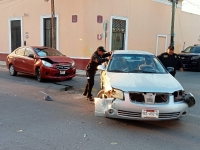 Choque en el centro deja da&ntilde;os materiales