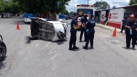 Mototaxi termina volcado tras choque en avenida Juan Pablo II